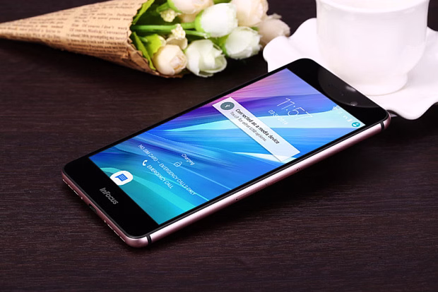 Мобильный телефон InFocus i808